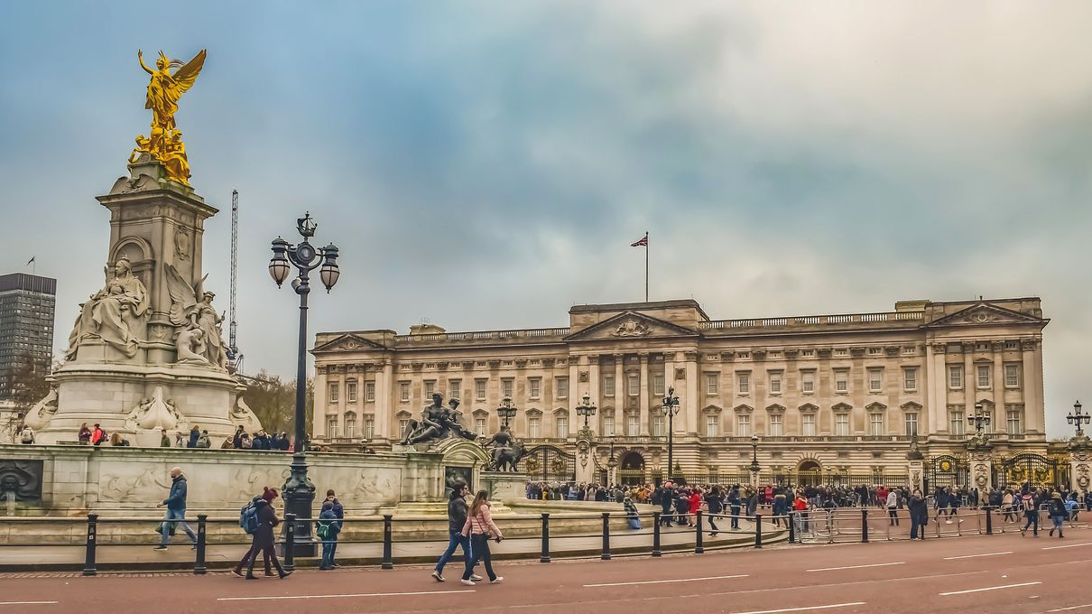 Plan a Trip to London If You Want to Know When You’ll Meet Your Soulmate ❤️ Buckingham Palace