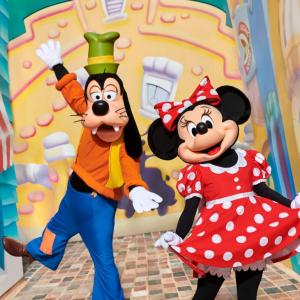 🏰 Can You Survive a Day Working at Disneyland? Introduce them to a child-friendly Disney character like Goofy