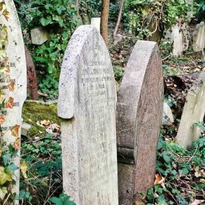 Plan a Trip to London If You Want to Know When You’ll Meet Your Soulmate ❤️ Highgate Cemetery