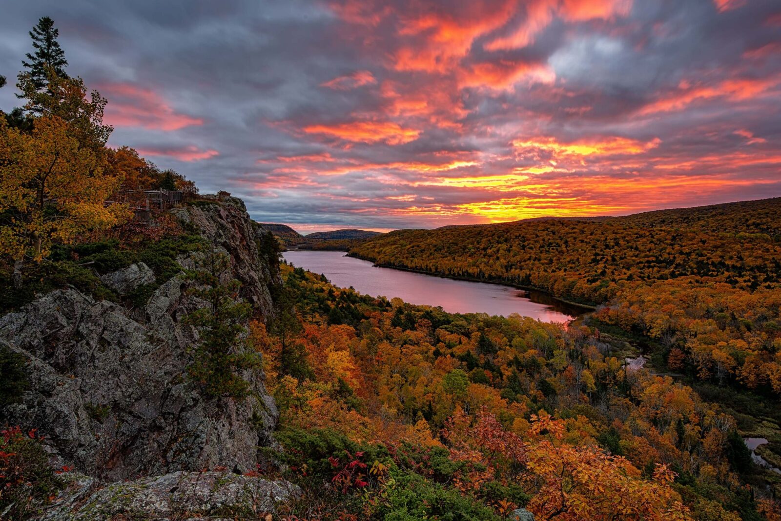 Us States Checklist Sunrise over Lake of the Clouds, Porcupine Mountains State Park. Michigan