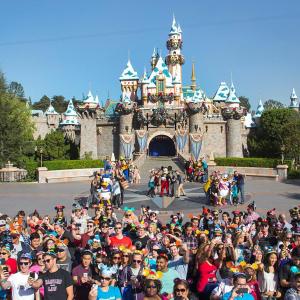 🏰 Can You Survive a Day Working at Disneyland? Walk through the park